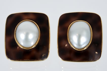 Trianon 18k Cowrie Shell Clip Earrings