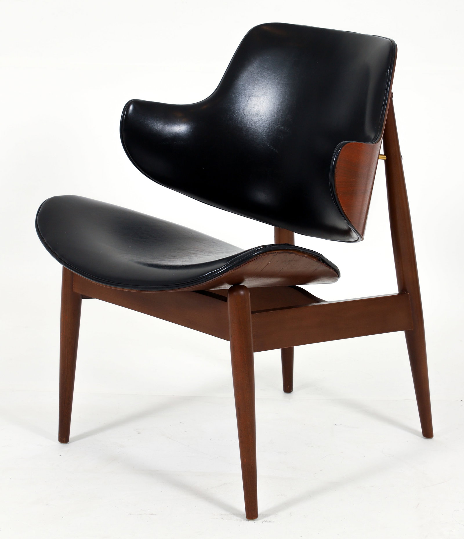 Seymour James Weiner for Kodawood Clam Chair: Seymour James Weiner (1920-1978) for Kodawood of Miami Mobilia Collection Clam lounge chair, Miami, Florida, 1958. Retailed by J.B. Van Sciver Co. Molded walnut floating seat and back, black vinyl