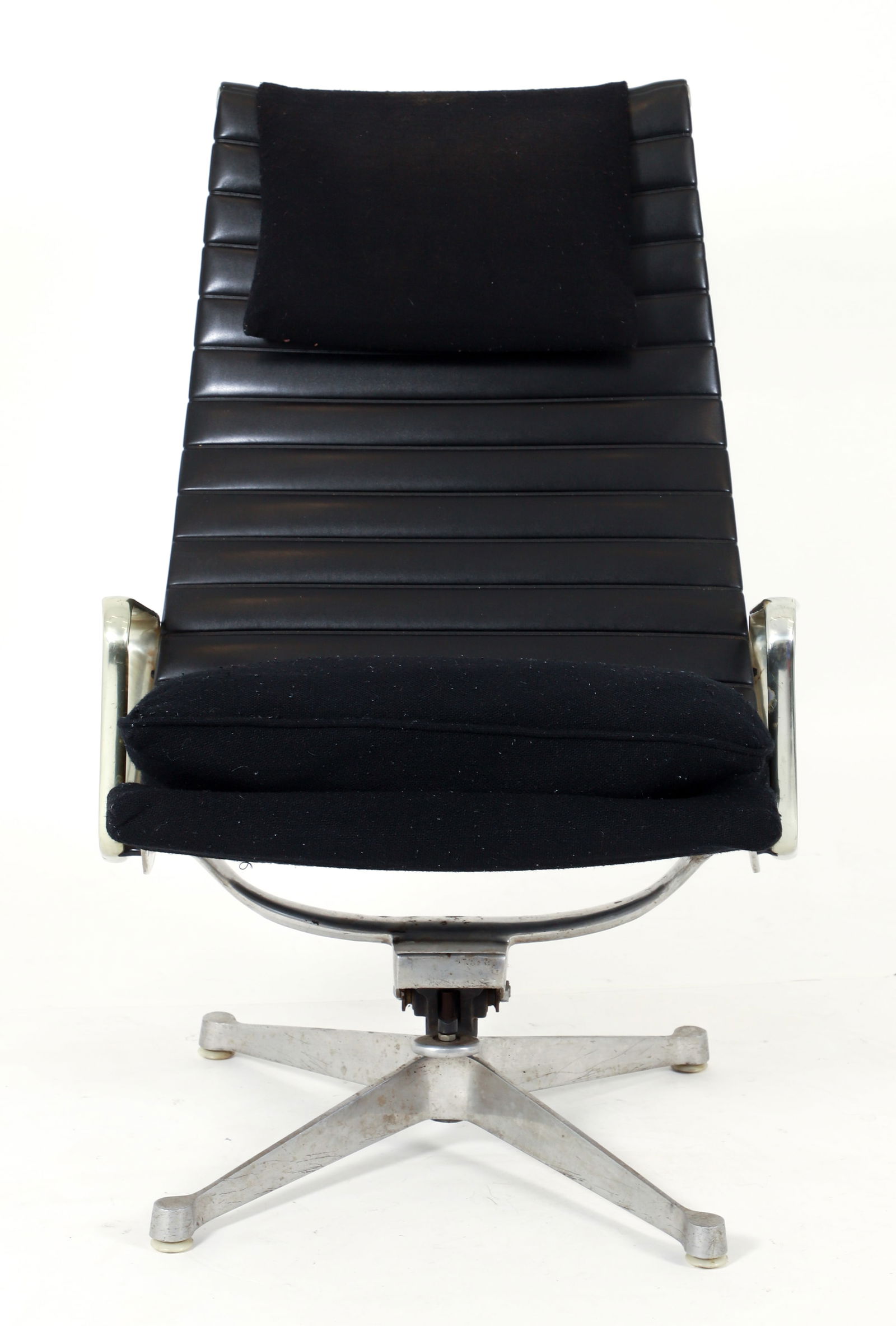 Eames for Herman Miller 1st Gen. Aluminum Group Chair - 2