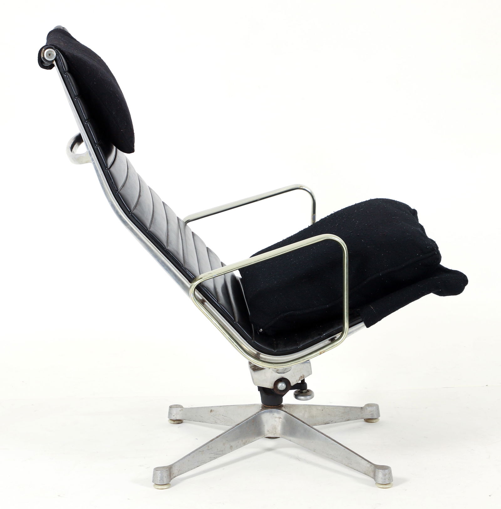 Eames for Herman Miller 1st Gen. Aluminum Group Chair - 3