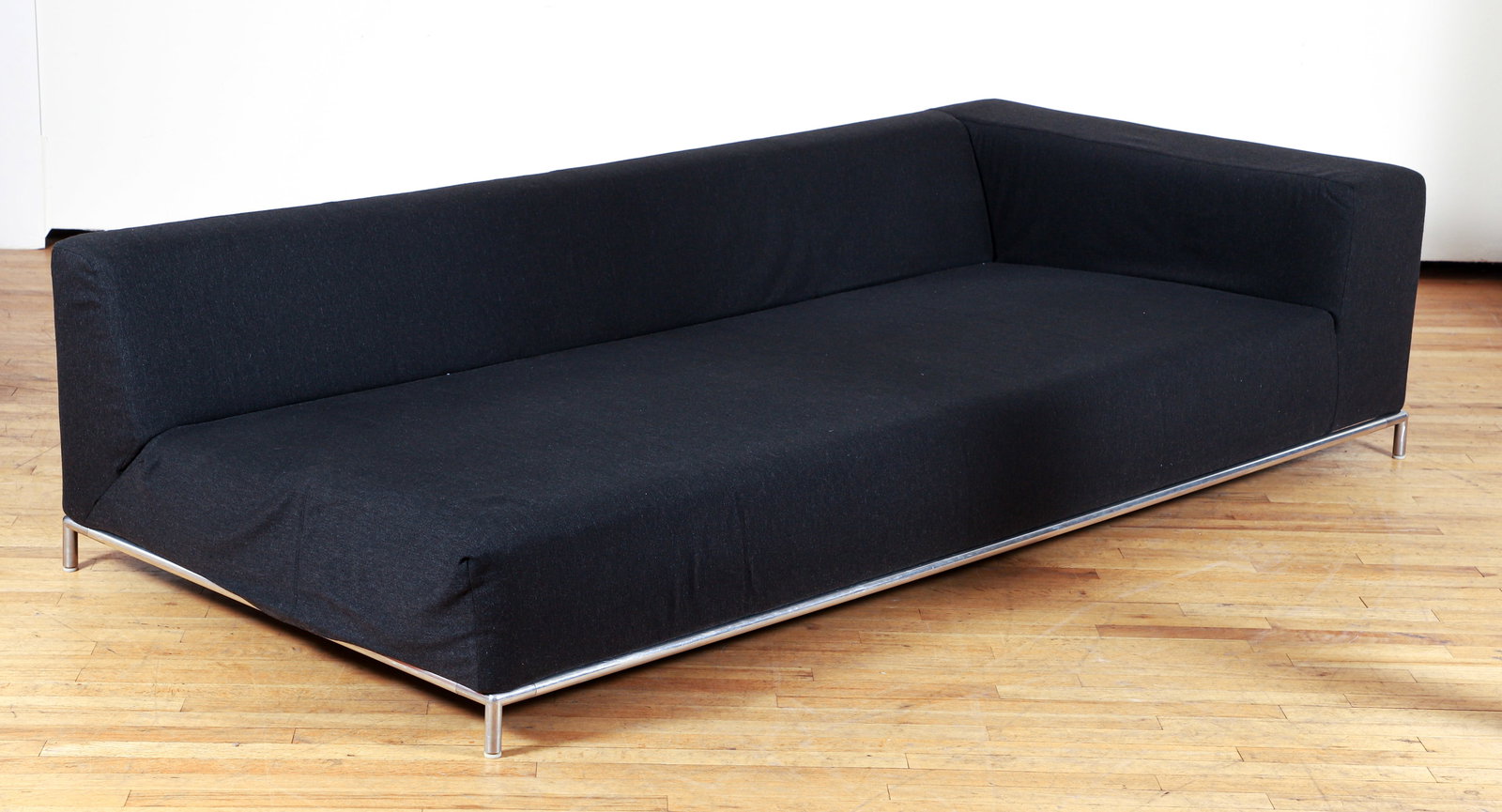 Antonio Citterio for B&B Italia George Sofa: Antonio Citterio for B&B Italia, George Sofa, contemporary, 22.5 x 93 x 42 inches, with original tags and labels. Original charcoal upholstery; aluminum frame. Seat 13 inches high. Comes with 4 custom