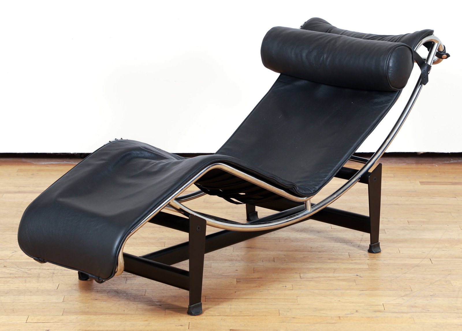 Le Corbusier LC 4 Style Black Leather Chaise Lounge (1 of 4)