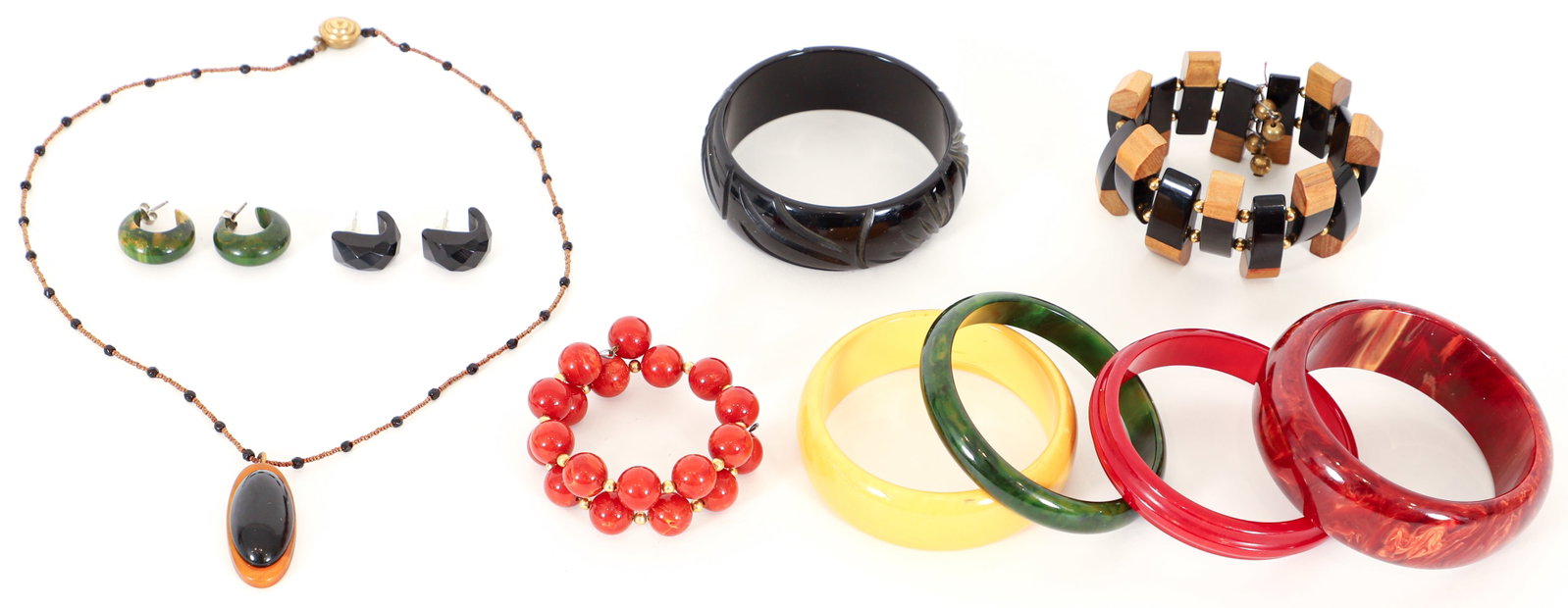 Group of 12 Bakelite Jewelry Pieces (1 of 4)
