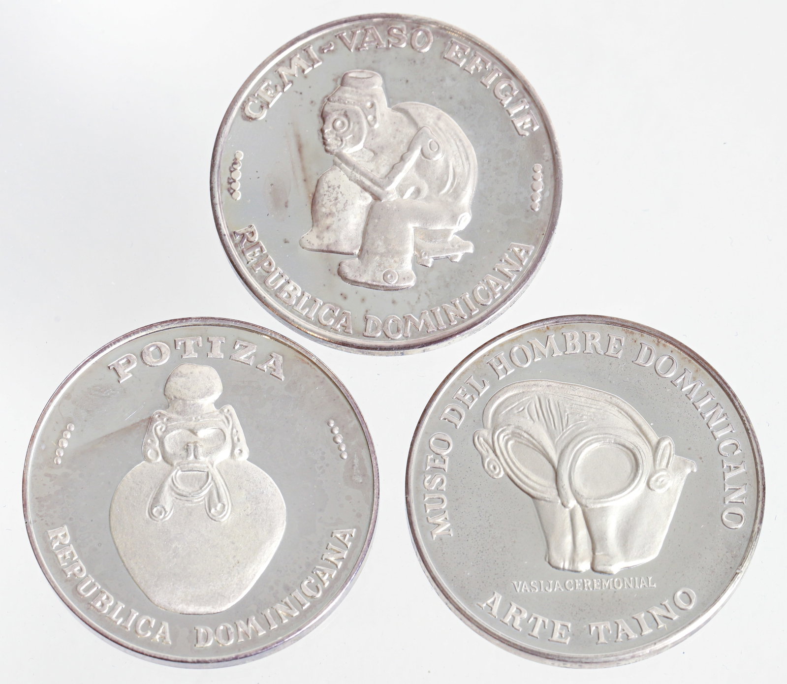 3 Dominican Republic Commemorative Silver coins: 3 Dominican Republic Commemorative Silver coins, Museo del Hombre Dominicano Artes Taino. Please Note: Payment for this lot (and all other coin, gold and silver lots) can only be made by Wire/ACH Tran