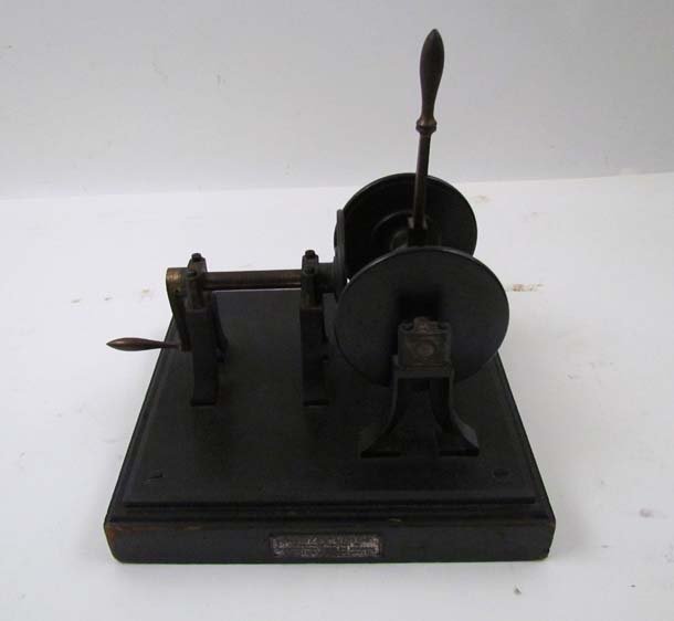 Reuleaux Kinematic Model manufactured by Gustav Voigt: Artist: Manufactured by Gustav Voigt Mechanische Werkstatt, Title: Model #29 Date: circa 1900 Medium: cast iron, wood, and brass mechanical model Dimensions: 10 x 9.5 x 9 inches Signature: wi