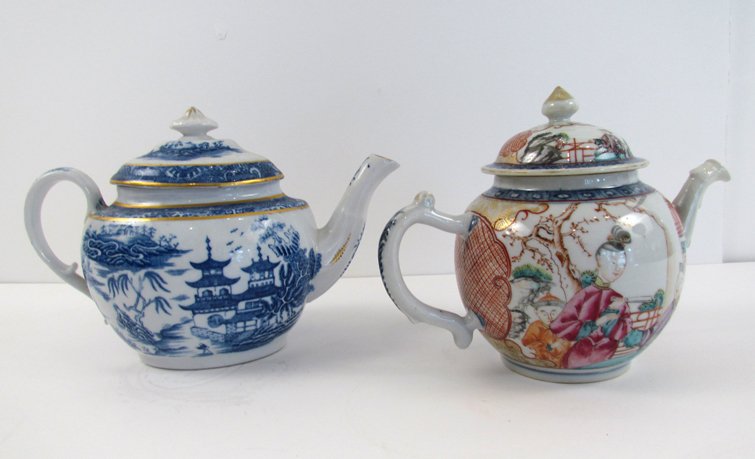 Chinese famile rose porcelain tea pot and a blue willow: Title: Chinese famile rose porcelain tea pot and a blue willow type export porcelain teapot Medium: porcelain Dimensions: blue willow: 7 x 9.5 x 4.5 inches Frame Size: