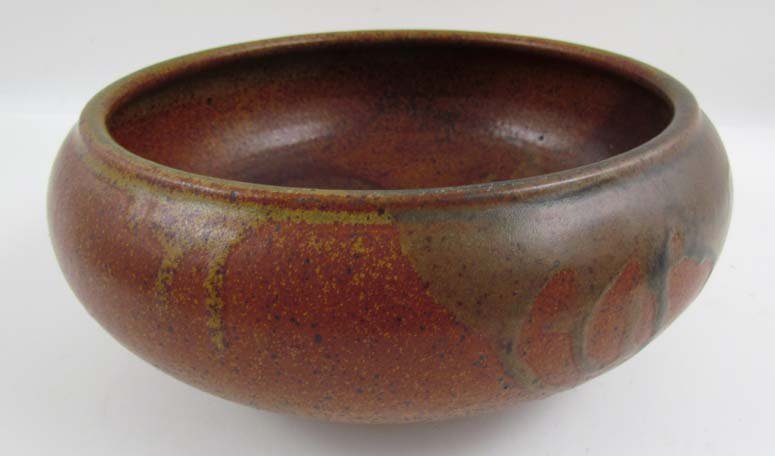 DAVID SHANER beautiful glazed Stoneware bowl: Artist: Shaner, David (1923-2002; USA) Title: Rimmed Bowl Medium: glazed stoneware Dimensions: 3.75 x 10 x 10 inches Signature: incised signature on underside Provenance: Elvira Peake Collect