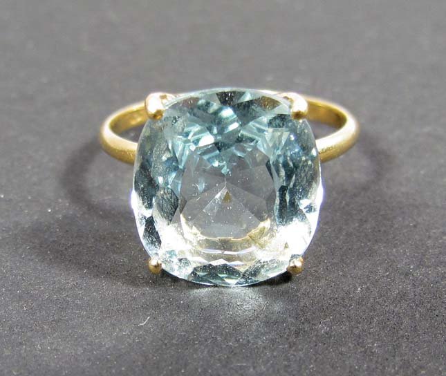 Aquamarine and 18k Gold Ring: Title: Ring, large and fine aquamarine in an 18k gold band Dimensions: 3.0 g total weight