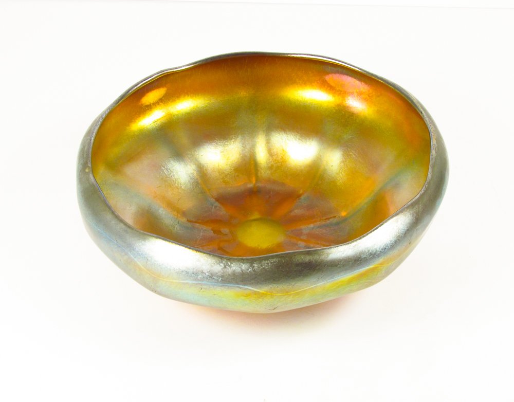 Tiffany Favrile Glass Intaglio Cut Leaf Pattern Bowl: Artist: Tiffany, Louis Comfort Title: Tiffany Favrile Glass Bowl with a ruffled rim and a grape leaf & vine intaglio cut pattern on the interior (521M) Medium: blown glass Dimension: 10.75 inches diam