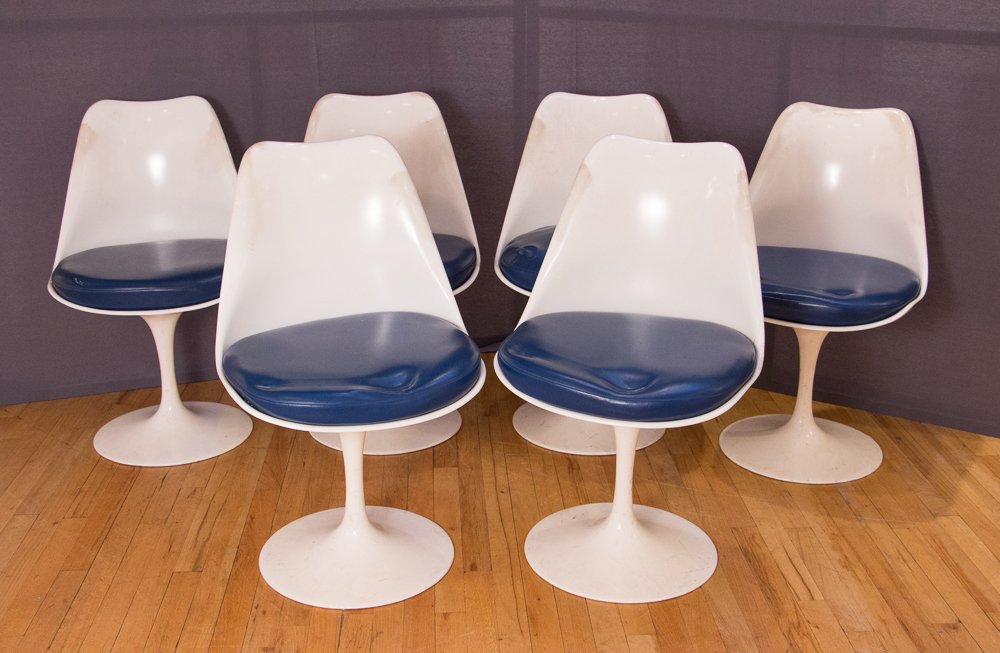 Set of 6 Knoll Saarinen Tulip Chairs: Artist: Saarinen, Eero, for Knoll Title: Set of 6 Tulip Chairs Date: c. 1970s Medium: Vinyl, fiberglass, plastic-coated metal Dimension: Each: 33 x 19.5 x 19.5 inches Signature: Knoll labels on