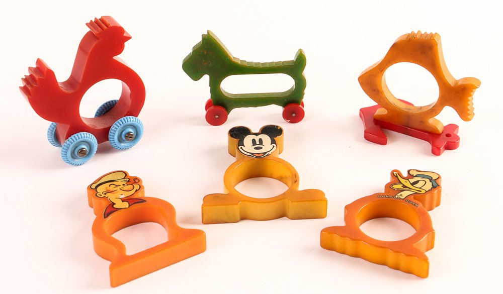 Assortment of Uncommon Bakelite Napkin Rings (1 of 5)
