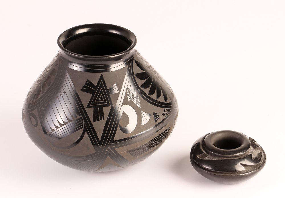 2 Casa Grandes Blackware Pot, 1 Octavio Andrew (1 of 6)