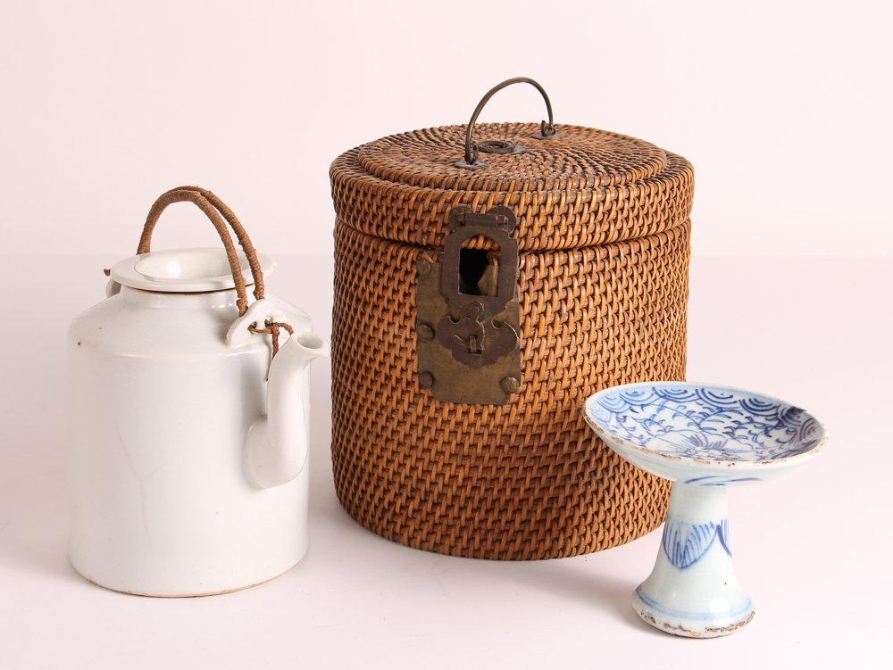 Two Pieces Chinese Ceramics (1 of 10)