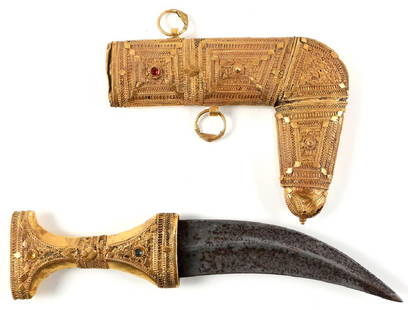 JEWELED GOLD SAUDI PRESENTATION JAMBIYA DAGGER: JEWELED GOLD SAUDI PRESENTATION JAMBIYA DAGGER An extremely fine Saudi Arabian Jambiya wrapped with ornate high karat gold and set with semiprecious stones in the scabbard and hilt. Blade Length: 5.25