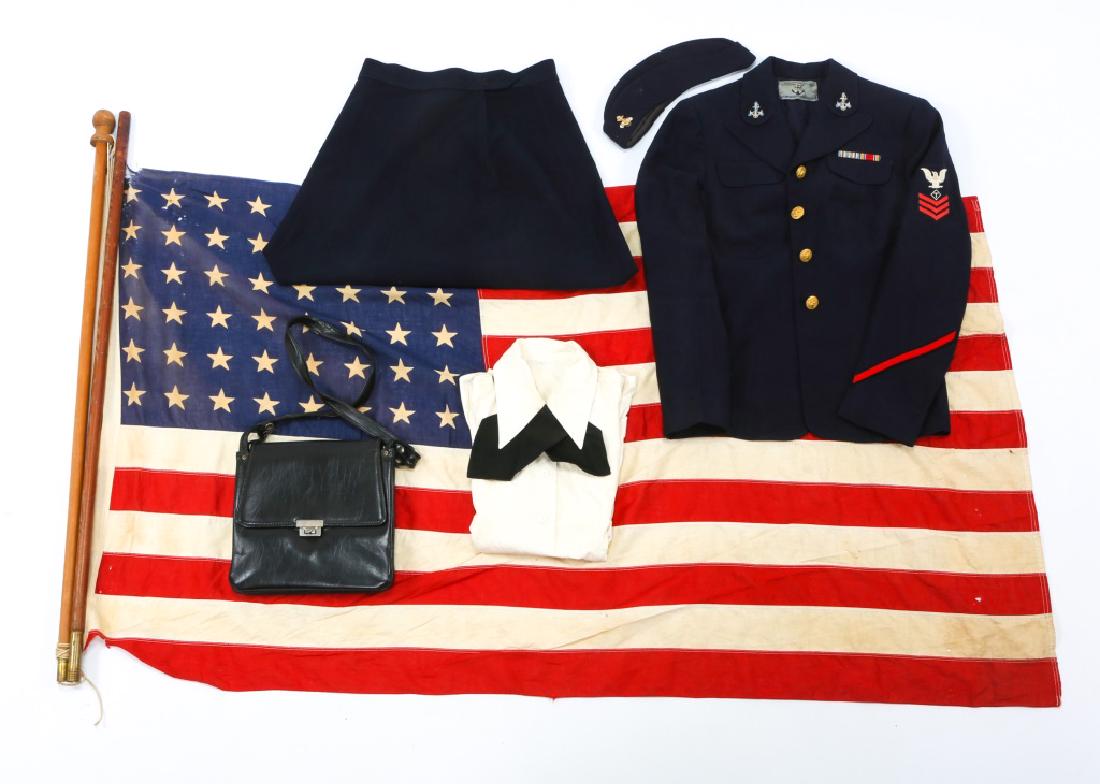 WWII US NAVY WAVES DRESS BLUE UNIFORM & FLAG: WWII US NAVY WAVES DRESS BLUE UNIFORM & FLAG Tunic, shirt, skirt, overseas hat, civilian purse, 48 stars flag. Size: 14R
