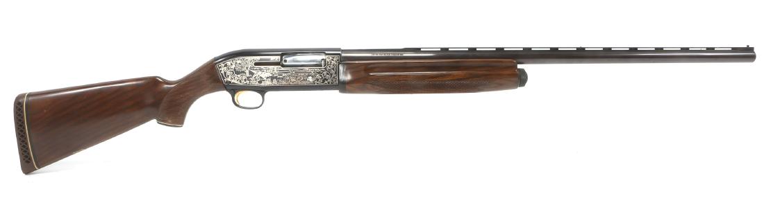 ITHACA MODEL 900 SHOTGUN: ITHACA MODEL 900 SHOTGUN Dog and bird scene. Mod choke. Model: 900 Caliber / Gauge: 12 GA 2.75" Barrel Length: 27" Serial Number: S7314964