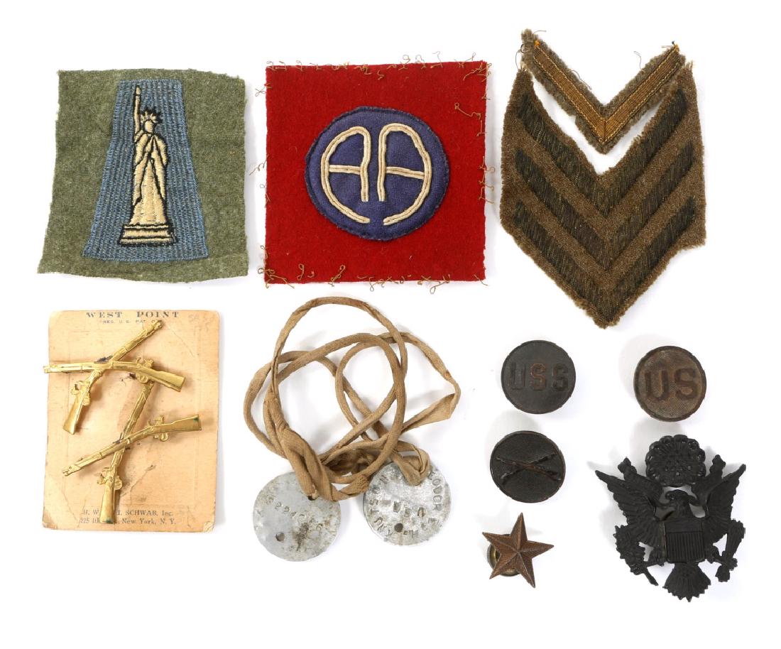 WWI US ARMY PATCHES & INSIGNIA MIXED LOT: WWI US ARMY PATCHES & INSIGNIA MIXED LOT WWI US 82nd Infantry Division patch, multiple piece construction on felt. 77th Infantry Division patch, cotton embroidered on felt. Enlisted collar insignia, "