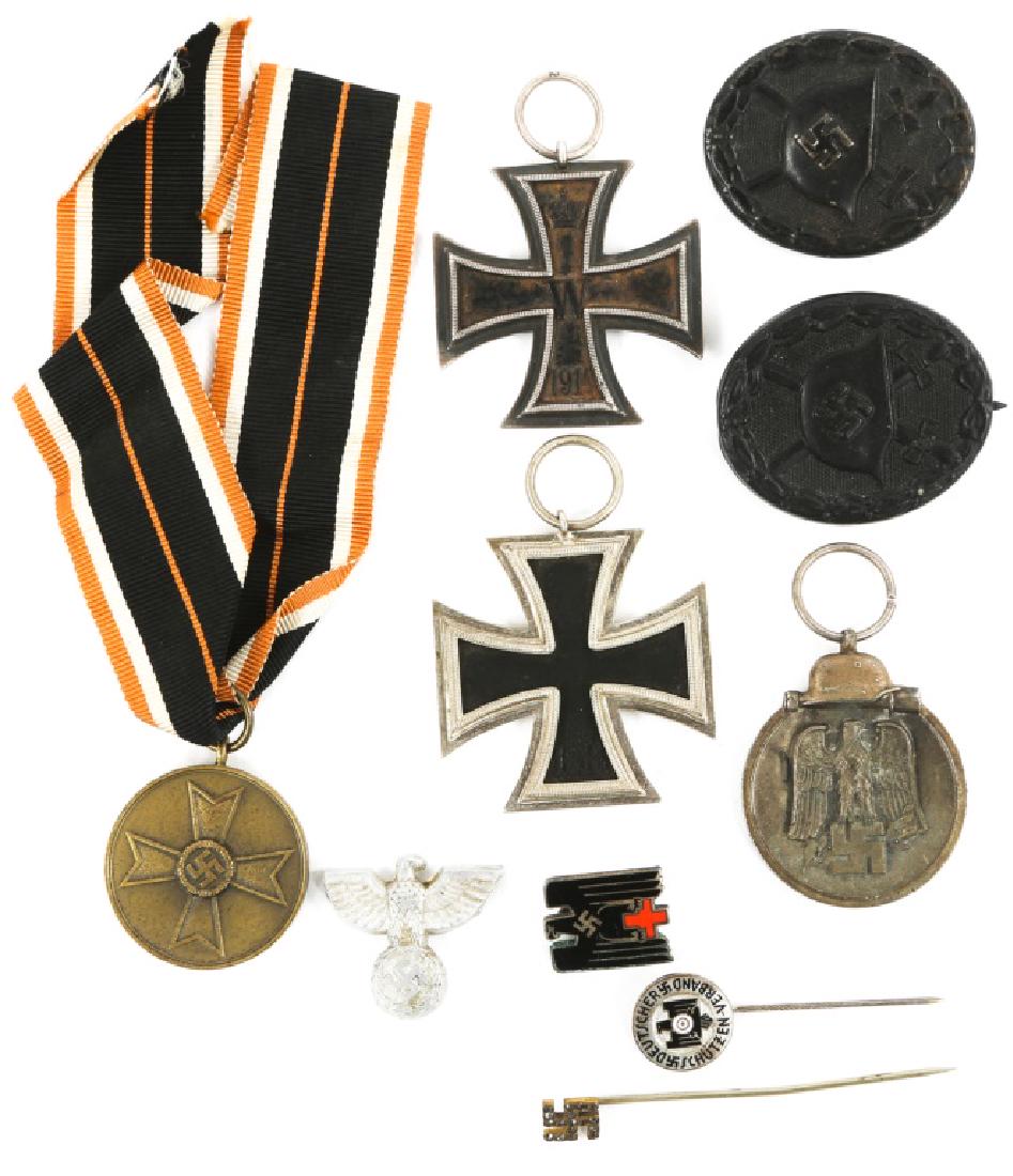 WWI & WWII GERMAN MEDALS AND INSIGNIA MIXED LOT: WWI & WWII GERMAN MEDALS AND INSIGNIA MIXED LOT Two WWII German wound badges one has a makers mark stamped 65. Two Iron cross merit medals 1914 second class stamped Z and 1939 first class stamped 23.