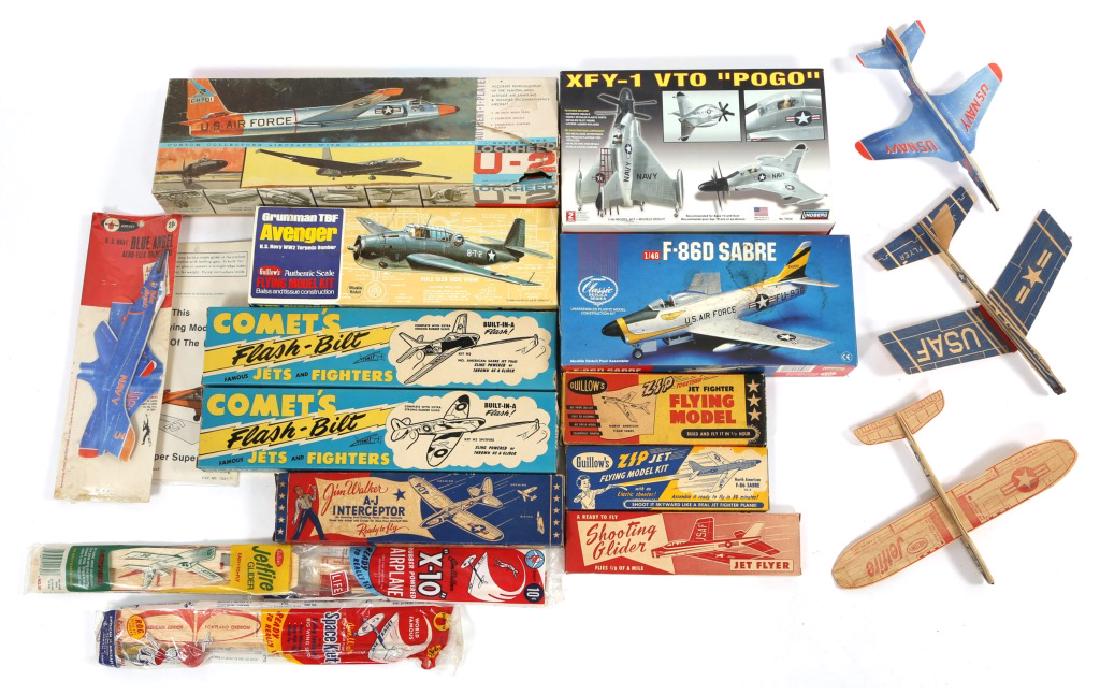 VINTAGE MODEL AIRPLANE & GLIDER KIT LOT: VINTAGE MODEL AIRPLANE & GLIDER KIT LOT
