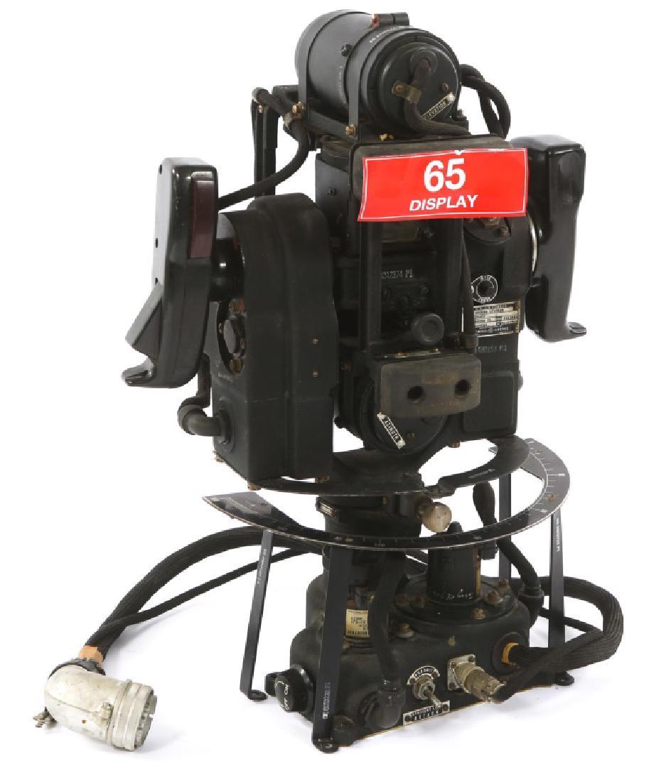 KOREAN WAR US BOEING B-50 GYRO PEDESTAL GUN SIGHT: KOREAN WAR US BOEING B-50 GYRO PEDESTAL GUN SIGHT Korean War US Boeing B-50 Superfortress gyro pedestal gun sight. Size: 13"x21"