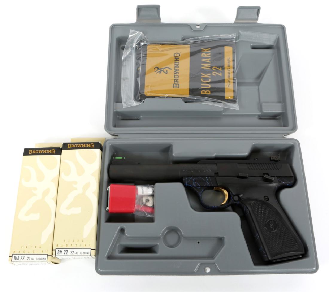 BROWNING MODEL BUCK MARK TARGET PISTOL .22 CALIBER: BROWNING MODEL BUCK MARK TARGET PISTOL .22 CALIBER Original box and accessories. Two extra magazines. Molded composite marble frame. Bull barrel. Fiber optic front sight. Model: Buck mark Caliber / Ga