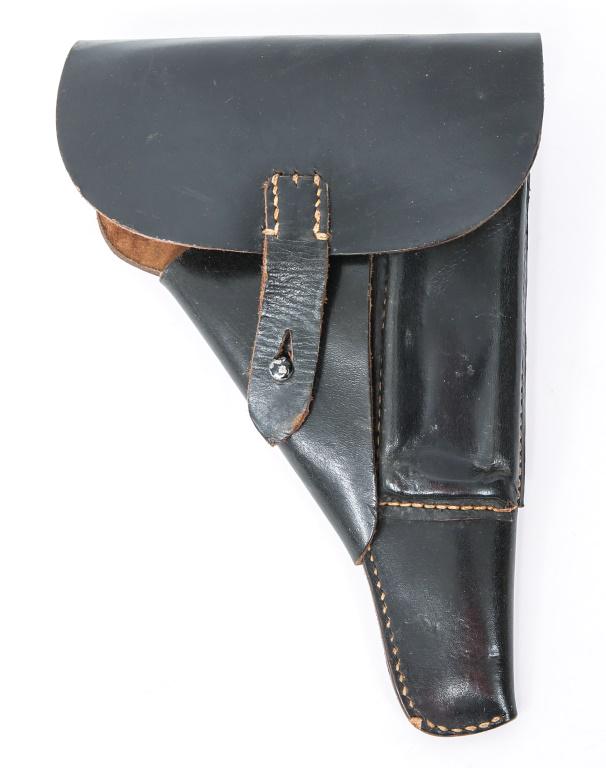 WWII GERMAN P38 PISTOL HOLSTER: WWII GERMAN P38 PISTOL HOLSTER German World War II Mauser P-38 Leather Pistol Holster. The reverse side is maker marked ‘0/0833/0007 P38’. There is a Waffenampt eagle below. Machine sewn black lea