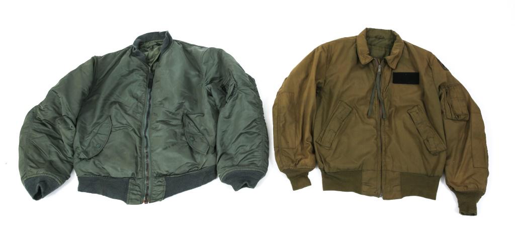 US ARMY - USAF PILOT FLIGHT JACKET LOT OF 2: US ARMY - USAF PILOT FLIGHT JACKET LOT OF 2 Desert Storm era, USAF Pilot flight jacket MA-1 size large. US Army, helicopter Pilot - Tanker , cold weather, high temperature resistant OD green jacket, s