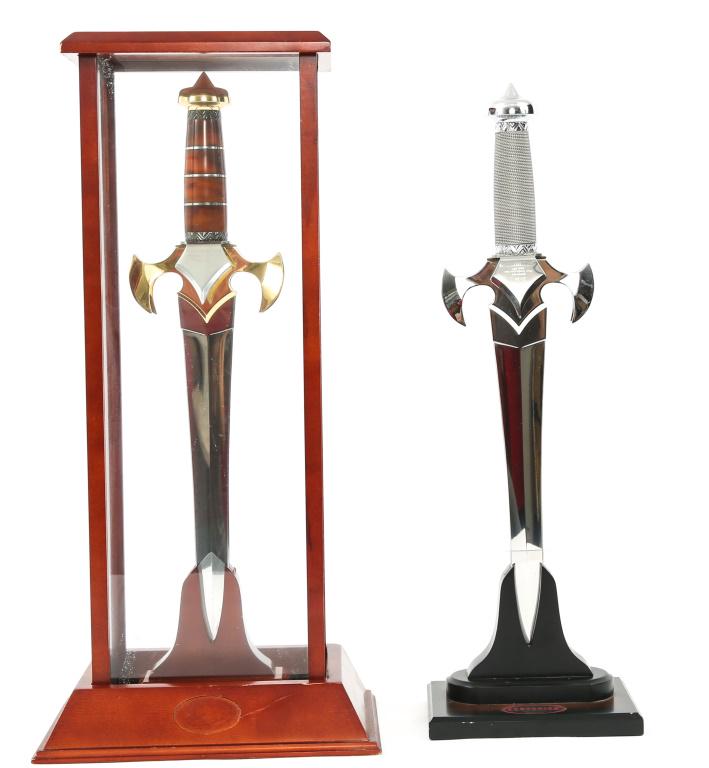 HIBBEN KNIVES CENTURION GOLD & SILVER EDITION LOT: HIBBEN KNIVES CENTURION GOLD & SILVER EDITION LOT Hibben Knives, Centurion Edition lot of two. 1- Silver Centurion 2004, Signature Issued, First production run January 2004, Serial # 1677, wooden with