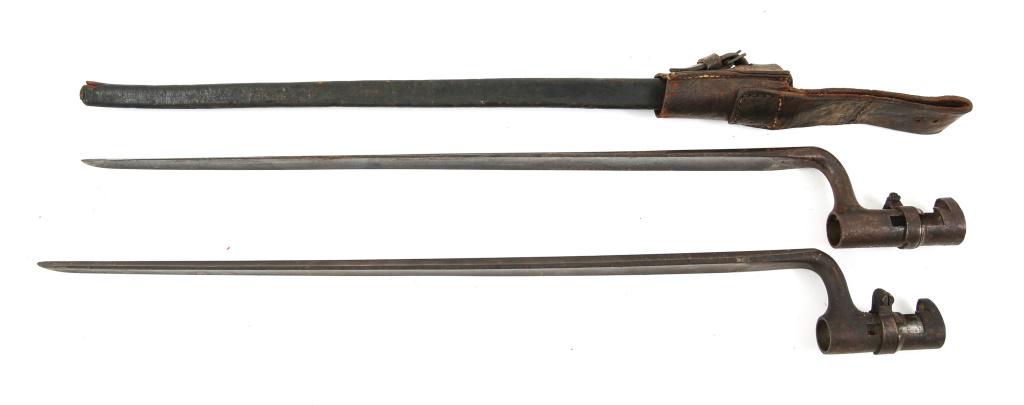 US SPRINGFIELD TRAPDOOR BAYONET LOT OF 2: US SPRINGFIELD TRAPDOOR BAYONET LOT OF 2 US Springfield M1873 Trapdoor bayonet, lot of 2. One with leather scabbard and frog, one without. Blade Length: 17 3/4" Overall Length: 20 3/4"