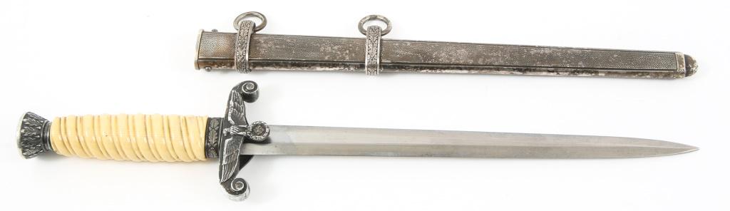 WWII GERMAN ARMY DRESS DAGGER BY ALCOSO: WWII GERMAN ARMY DRESS DAGGER BY ALCOSO WWII German Army model 1935 " Wehrmacht Heer Dolch " dress dagger. Acid etched maker mark / logo " Alcoso, Solingen ". Leather buffer pad present. Nickel - Silv