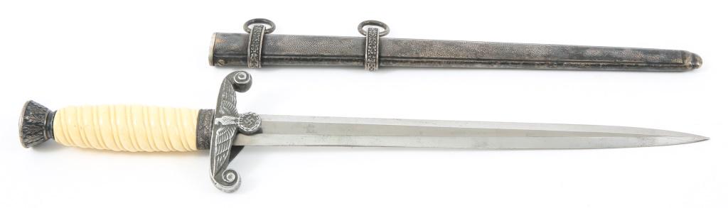 WWII GERMAN ARMY DRESS DAGGER BY ALCOSO: WWII GERMAN ARMY DRESS DAGGER BY ALCOSO WWII German Army model 1935 " Wehrmacht Heer Dolch " dress dagger. Acid etched maker mark / logo " Alcoso, Solingen". Leather buffer pad present. Nickel - Silve