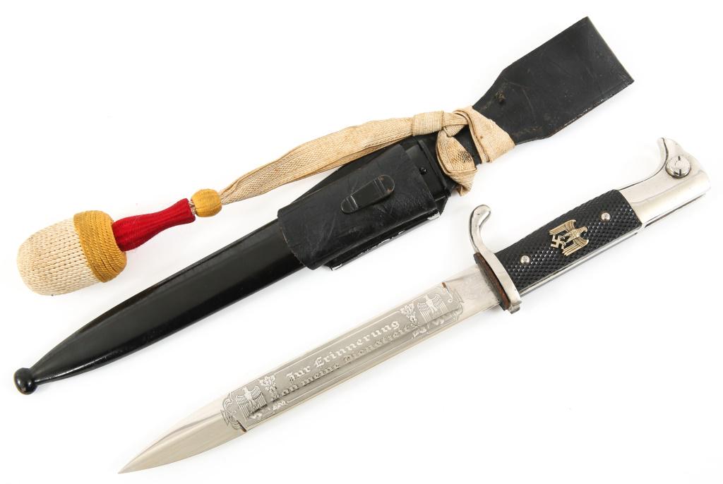 WWII GERMAN K98 ETCHED BLADE SHORT DRESS BAYONET: WWII GERMAN K98 ETCHED BLADE SHORT DRESS BAYONET WWII German K98 etched blade short dress bayonet with steel scabbard. Single side etched blade " Fur Erinnerung an meine Dienstzeit ", maker mark " F. 