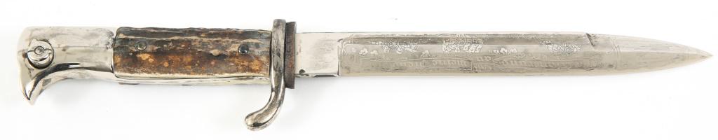 WWII GERMAN K98 ETCHED BLADE BAYONET & STAG GRIP: WWII GERMAN K98 ETCHED BLADE BAYONET & STAG GRIP WWII German K98 etched blade dress bayonet with stag grip. Double side etched blade " Fur Erinnerung an meine Dienstzeit "on one side and " Inf. Regt. 
