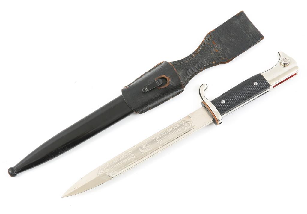 WWII GERMAN K98 SHORT ETCHED DRESS BAYONET: WWII GERMAN K98 SHORT ETCHED DRESS BAYONET WWII German K98 etched short dress bayonet, with scabbard and leather frog.Double side etched blade reads: "Inf. Regt. 66 Madgeburg Erinnerungan meine Dienst