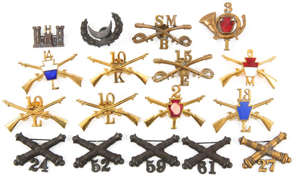 SPAN-AM WAR US ARMY METAL INSIGNIA LOT OF 17: SPAN-AM WAR US ARMY METAL INSIGNIA LOT OF 17 Spanish American War US Army cap and collar insignia, mixed lot of 17. Infantry, Artillery, Cavalry, Corps of Engineer.