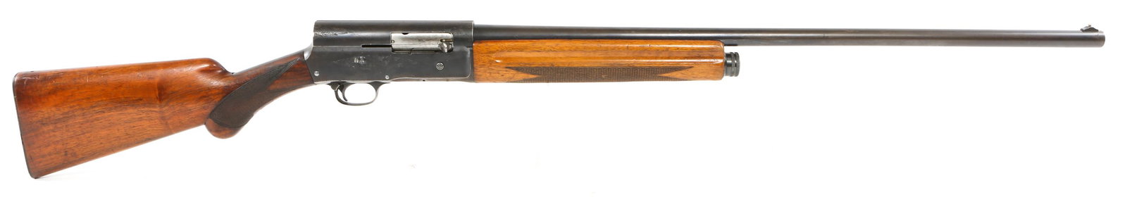 BELGIAN FN BROWNING AUTOMATIC 5 12 GA SHOTGUN: BELGIAN FN BROWNING AUTOMATIC 5 12 GA SHOTGUN Belgian FN Browning model Automatic 5 12 gauge semi-automatic shotgun. Checkered walnut stock, and blued finish. 2.75" chamber. Full choke. Floral engravi