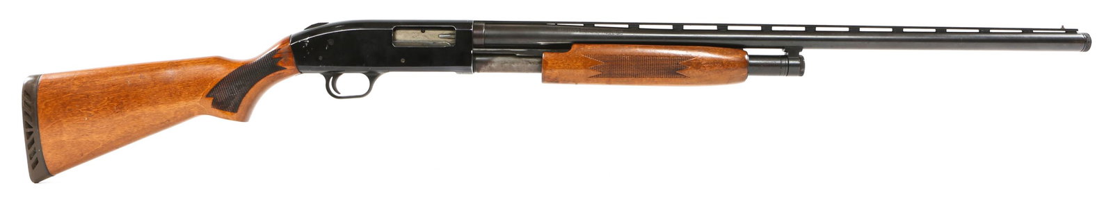 MOSSBERG MODEL 500A 12 GAUGE SHOTGUN: MOSSBERG MODEL 500A 12 GAUGE SHOTGUN Mossberg model 500A 12 gauge pump-action shotgun. 2.75"-3" chamber. Removable choke tube, with Modified choke tube installed. Checkered walnut stock and blued fini