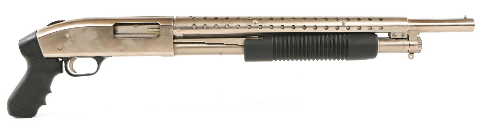 MOSSBERG MODEL 500A MARINER 12 GA SHOTGUN: MOSSBERG MODEL 500A MARINER 12 GA SHOTGUN Mossberg model 500A Mariner 12 gauge pump-action stainless shotgun. 2.75-3" chamber. Cylinder bore. Barrel shroud. Black synthetic forestock and pistol grip. 