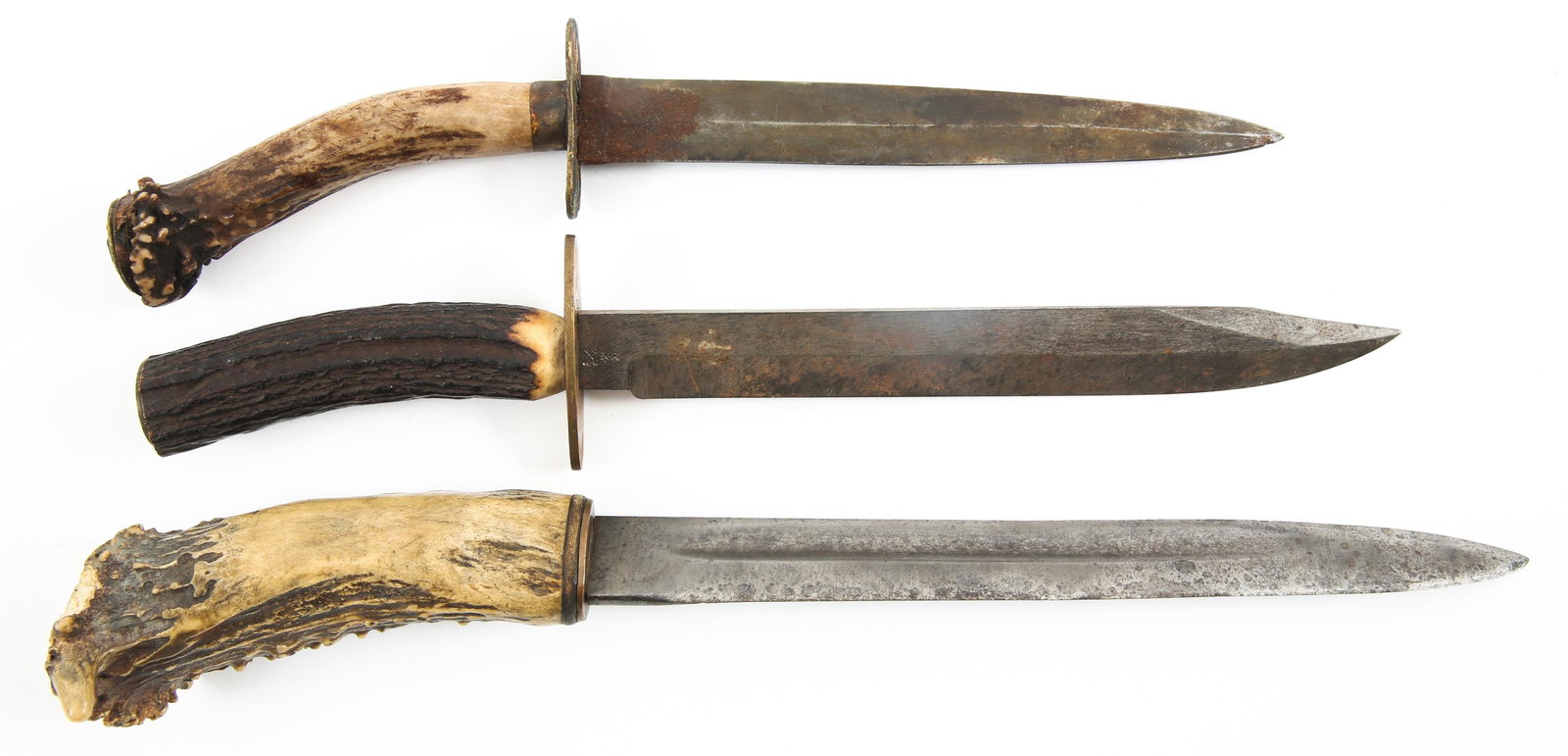 STAG HANDLE HUNTING KNIVES MARKED LOT OF 3: STAG HANDLE HUNTING KNIVES MARKED LOT OF 3 1- Drop point blade with deep fuller, large one-piece stag handle. 9'' blade, 13.75'' total length. 2- Clip point blade, with reduced hilt in brass, marked w