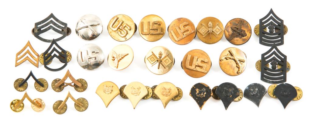 WWII US ARMED FORCES RANK & DUTY PINS LOT OF 25: WWII US ARMED FORCES RANK & DUTY PINS LOT OF 25 25 US Army & armed forces rank & duty pins. Including but not limited to : Signal Corps, Artillery, Military Police, Aviation & Medical Corpsman.