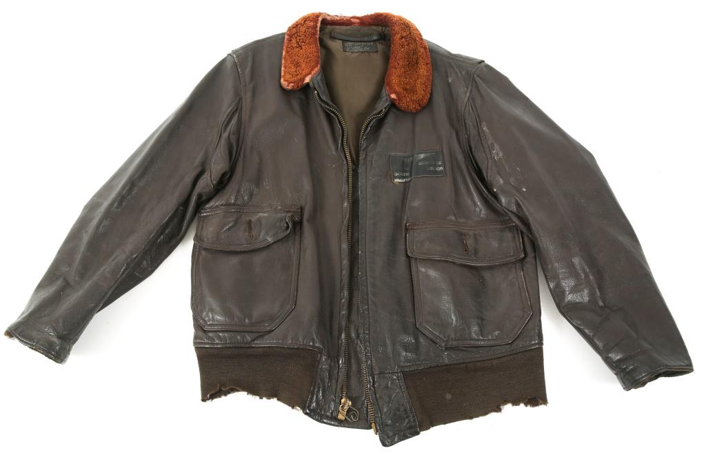 US MARINE CORPS AVIATOR HMM766 G1 FLIGHT JACKET: US MARINE CORPS AVIATOR HMM766 G1 FLIGHT JACKET Vietnam War era, US Marine Corps, HMM766 Type G-1 leather flight jacket. Leather name tag but hard to read " G. Guy Sogeorge " Size: 44