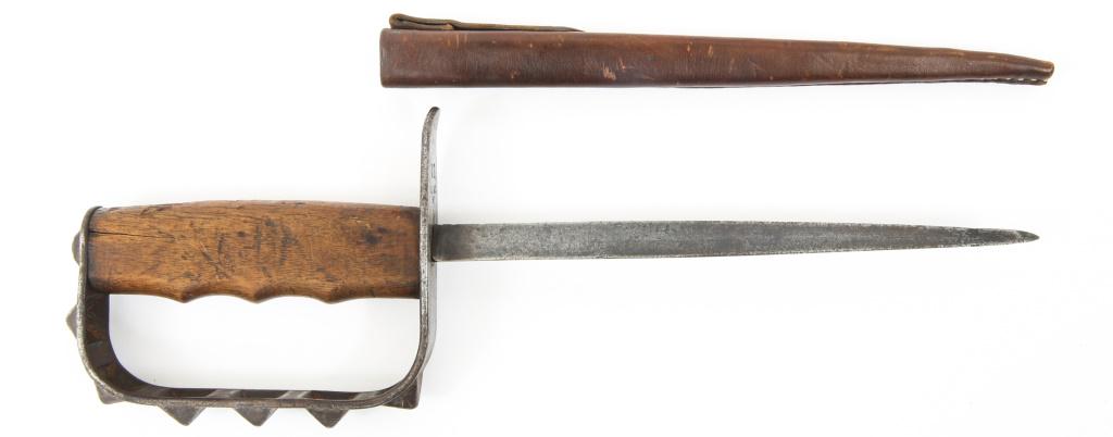 WWI US ARMY AEF M1917 TRENCH COMBAT FIGHTING KNIFE: WWI US ARMY AEF M1917 TRENCH COMBAT FIGHTING KNIFE WWI US Army AEF M1917 triangular blade triple-edge, trench knife, stamped on the top of the knuckle guard " U.S. L.F.& C. 1917 ". Scarce variation is