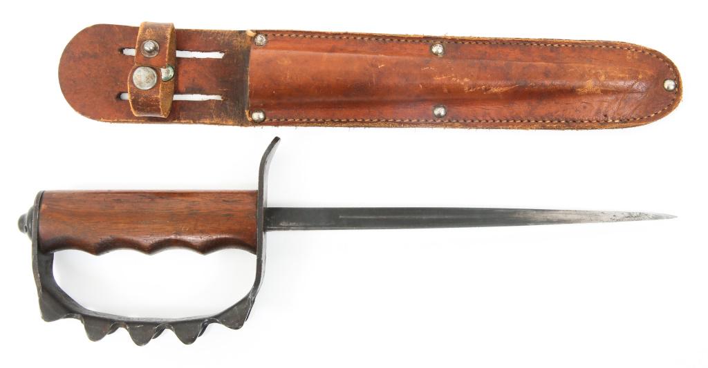 US ARMY AEF M1917 WWI TRENCH KNIFE BY A.C. CO USA: US ARMY AEF M1917 WWI TRENCH KNIFE BY A.C. CO USA WWI US Army AEF M1917 triangular blade triple-edge, trench knife, stamped on the inside of the knuckle guard " A.C. Co USA 1917 ". Scarce variation br