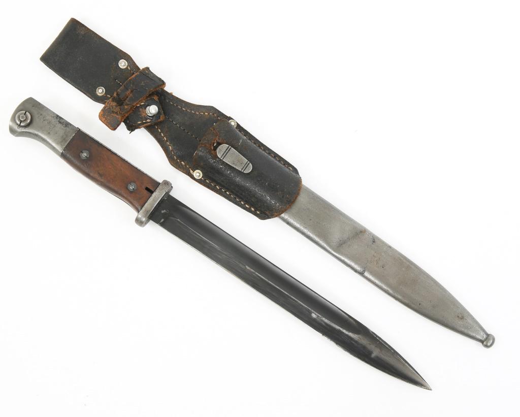PRE-WWII GERMAN K98 BAYONET SCABBARD & FROG: PRE-WWII GERMAN K98 BAYONET SCABBARD & FROG Pre-WWII Weimar Republic German K98 Bayonet with Scabbard & Frog. Matching serial numbers "4246 b". Blued blade, "S/175" marked ricasso, "37" marked spine. 