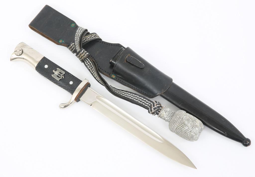 WWII GERMAN K98 SHORT DRESS BAYONET BY R. KLAAS: WWII GERMAN K98 SHORT DRESS BAYONET BY R. KLAAS WWII German K98 Short Dress Bayonet with Scabbard & Frog. Bright chromed blade. "Robert Klaas Solingen" maker marking to ricasso. Leather buffer pad. Ch