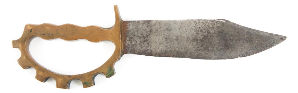 WWII 1ST BAT. RANGER KNUCKLE KNIFE SMALL VARIANT: WWII 1ST BAT. RANGER KNUCKLE KNIFE SMALL VARIANT WWII 1st Battalion Ranger trench combat knife with brass knuckle duster handle. Used by the 1st Ranger Battalion in the Pacific Theater. Smaller varian
