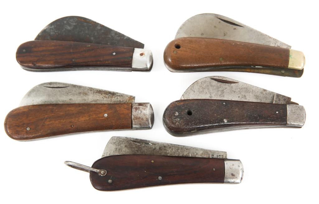 WWII TO COLD WAR US MILITARY POCKET KNIVES LOT: WWII TO COLD WAR US MILITARY POCKET KNIVES LOT Lot of 5 Single Blade US Military Pocket knives. Makers include Case XX, Gesco, M. Klein & Sons, Sabre, & Kutmaster. One knife with sheepsfoot blade is m