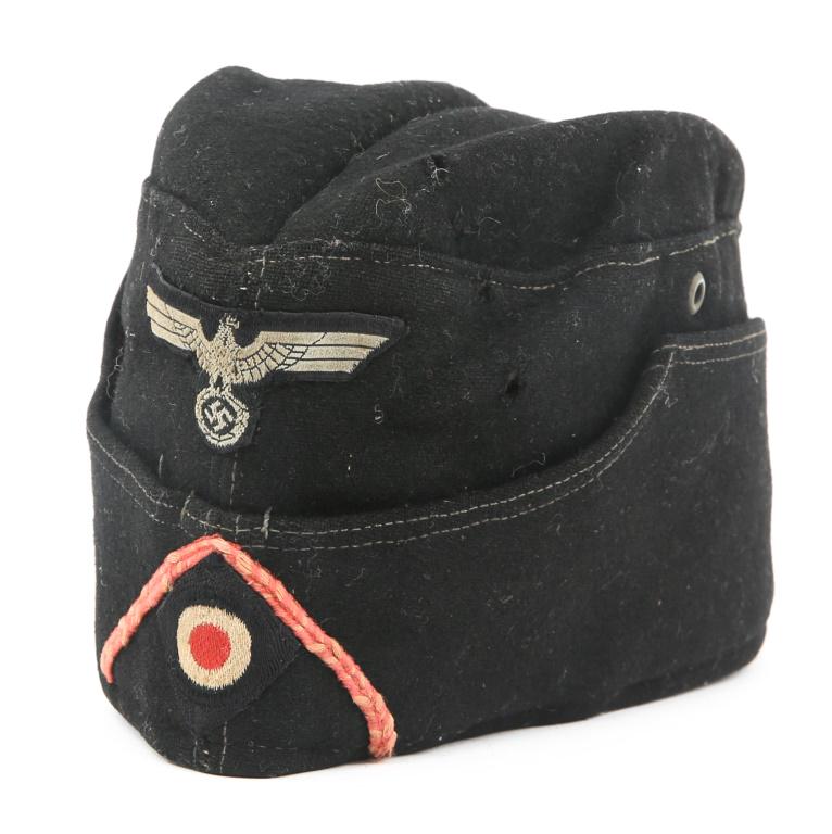 WWII GERMAN PANZER EM/NCO M34 OVERSEAS CAP: WWII GERMAN PANZER EM/NCO M34 OVERSEAS CAP WWII German Panzer M34 field cap, enlisted man / NCO , red / pink soutache, no visible marking, 2 vent holes. Size: 7 US