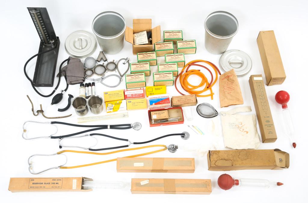 KOREAN - VIETNAM WAR US ARMY MEDICAL PHARMACY LOT: KOREAN - VIETNAM WAR US ARMY MEDICAL PHARMACY LOT Vintage US Army medical & pharmacy grouping. Lot includes : Finger tip bandages, triangular bandages, multiple stethoscopes, Microscope immersion oil,