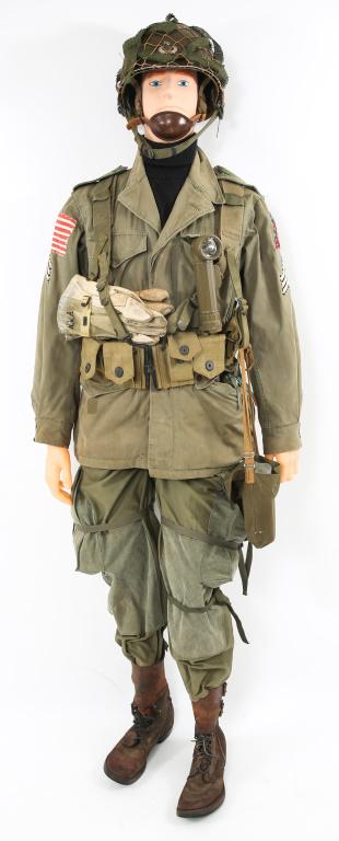 WWII US ARMY 82ND AIRBORNE UNIFORM WITH GEAR: WWII US ARMY 82ND AIRBORNE UNIFORM WITH GEAR Museum Display reproduction & post war original items. WWII US Army Paratrooper Uniform M1943 configuration of Operation Market-Garden. Jump Wings marked h